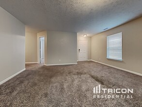 2368 Bridlewood Dr in Franklin, IN - Building Photo - Building Photo