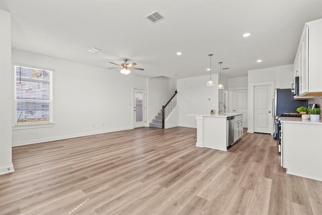 108 Hartson Dr in Taylor, TX - Building Photo - Building Photo