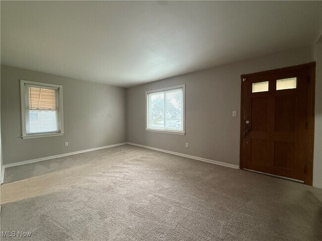 23330 Roger Dr in Euclid, OH - Building Photo - Building Photo