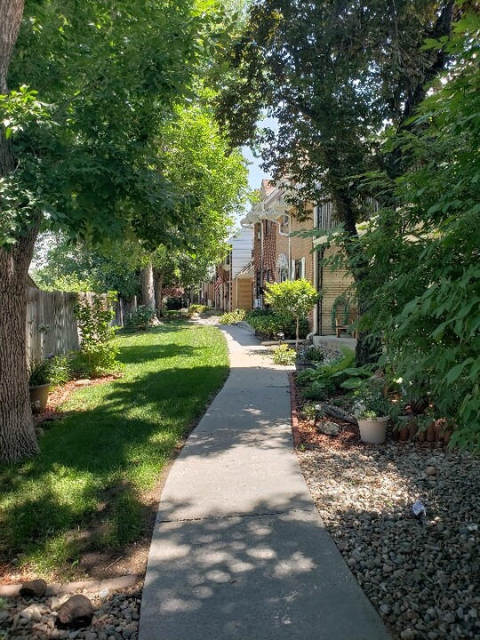1284 Reed St in Lakewood, CO - Building Photo