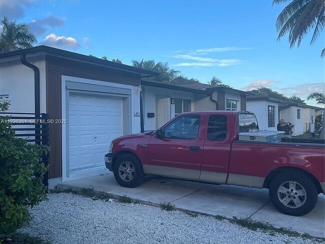 1451 NE 118th St in Miami, FL - Foto de edificio - Building Photo