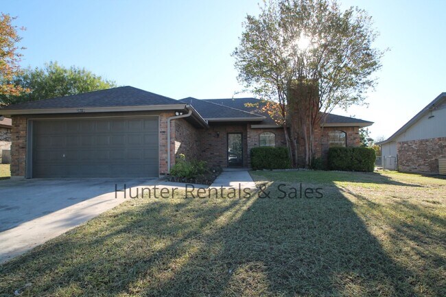 property at 2010 Starlight Dr