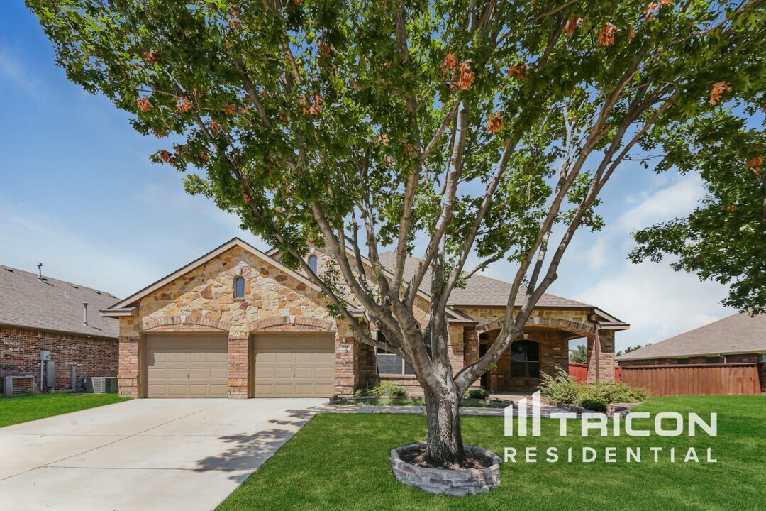 209 Bugle Call Rd in Forney, TX - Building Photo