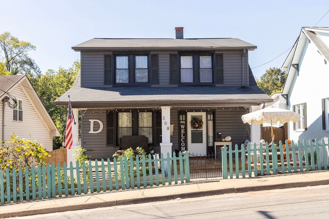 308 W Main St in Front Royal, VA - Building Photo