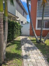 16600 SW 45th St in Miami, FL - Building Photo - Building Photo