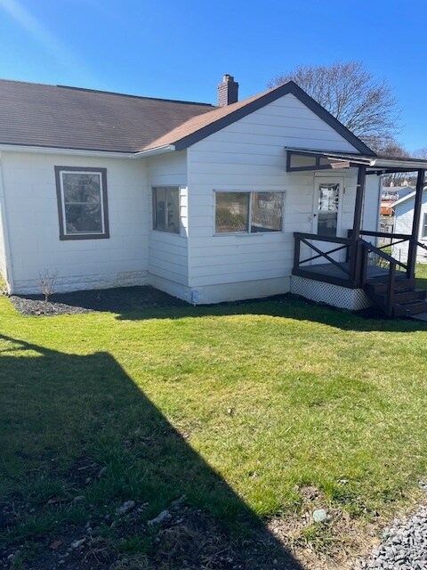 75 Yew St in Maidsville, WV - Building Photo