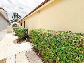 9080 Villa Portofino Cir in Boca Raton, FL - Building Photo - Building Photo