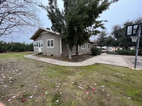 19076 E Central Ave in Sanger, CA - Building Photo - Building Photo