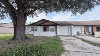 135 Sand Pine Cir in Sanford, FL - Building Photo