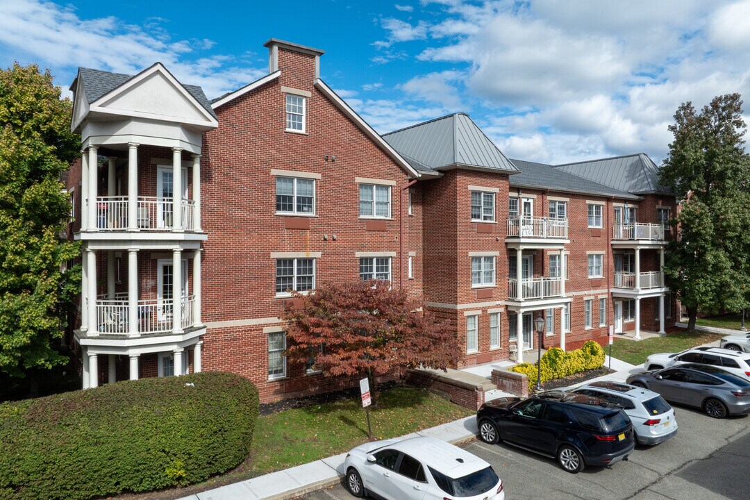 Daibes Park Residences in Cresskill, NJ - Building Photo