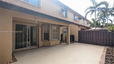 213 E Forest Oak Cir in Davie, FL - Building Photo - Building Photo