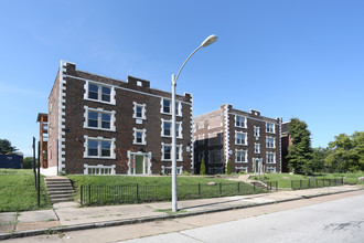 Cook Apartments in St. Louis, MO - Foto de edificio - Building Photo