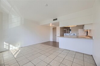 3604 Thomas Ave, Unit 4 in North Las Vegas, NV - Building Photo - Building Photo