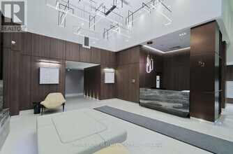 1035 Southdown Rd in Mississauga, ON - Building Photo - Building Photo