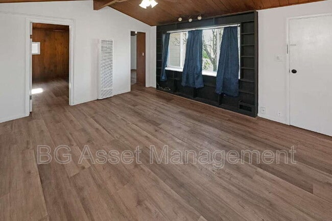 property at 950 Kelvin Ct