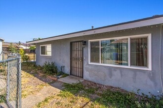1364 Turquoise Ave in Mentone, CA - Building Photo - Building Photo
