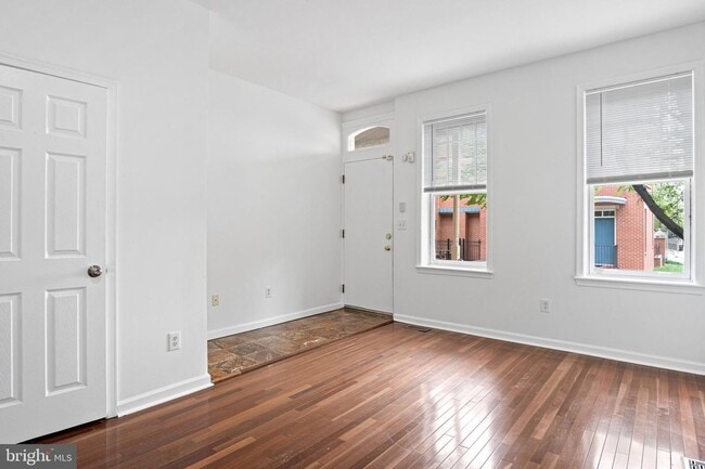 property at 609 W 9th St