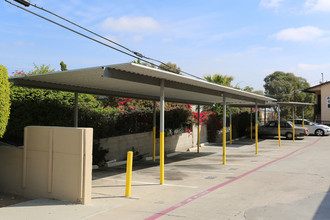 Juniper Court Apartments in San Diego, CA - Building Photo - Building Photo