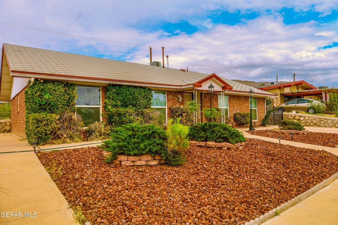 5822 Beaumont Pl in El Paso, TX - Building Photo