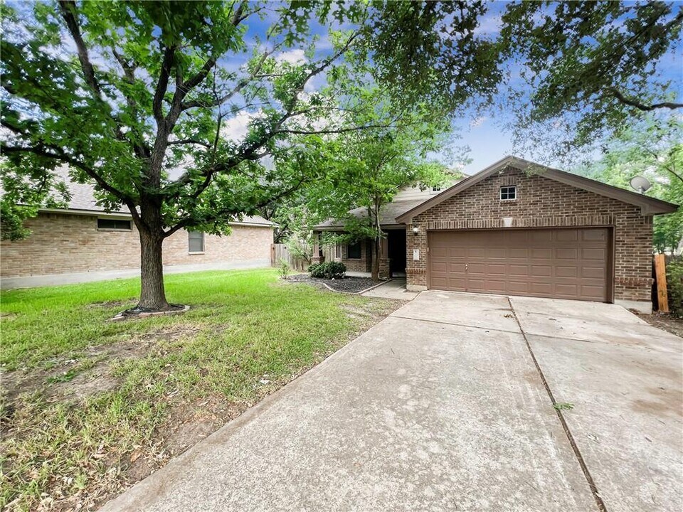 12137 Tumbling Creek Trail in Austin, TX - Building Photo