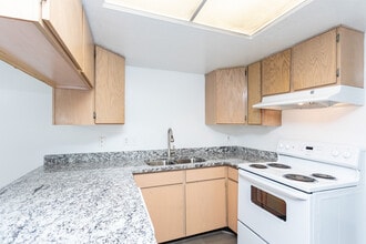 Stonebridge in West Jordan, UT - Foto de edificio - Interior Photo