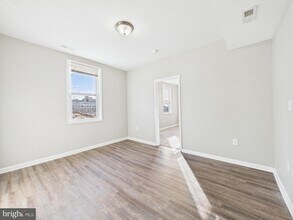 300 W Chesapeake Ave in Towson, MD - Building Photo - Building Photo