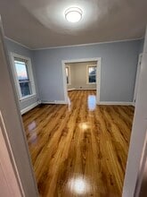 29 Oak St, Unit Large 3 Bedroom Apartment in Gardner, MA - Foto de edificio - Building Photo