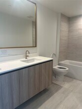 77 SE 5th St in Miami, FL - Building Photo - Building Photo