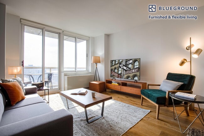560 W 43rd St in New York, NY - Building Photo - Building Photo