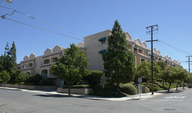 Casa Del Rio Senior Apartments in Antioch, CA - Building Photo - Building Photo