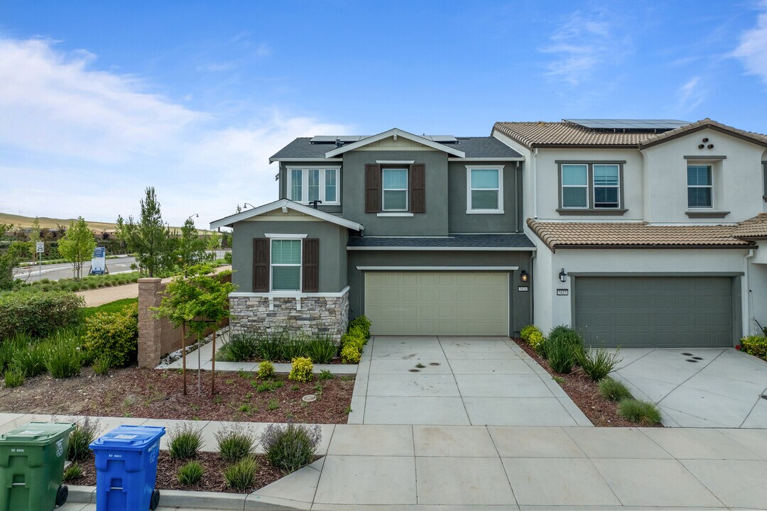 Fairgrove in Tracy, CA - Foto de edificio