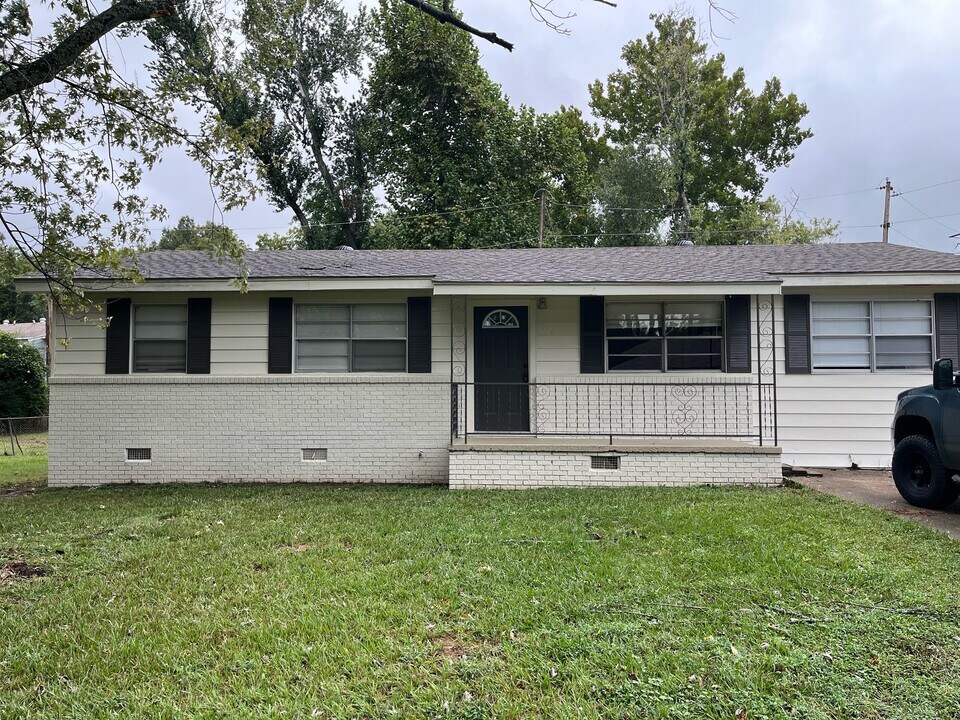 524 E Elm St in Cabot, AR - Building Photo