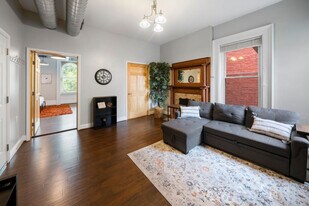 835 Dayton St in Cincinnati, OH - Building Photo