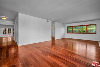 2925 Dona Susana Dr in Los Angeles, CA - Building Photo - Building Photo