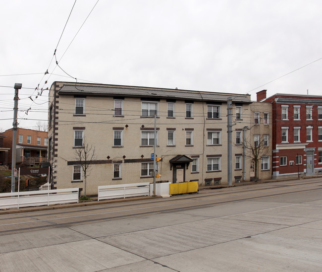 1703 Broadway Ave in Pittsburgh, PA - Foto de edificio - Building Photo