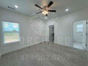 2000 E Brookview Dr in Siloam Springs, AR - Building Photo - Building Photo