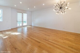 2224 S Crambourne Way in Arlington Heights, IL - Building Photo - Building Photo