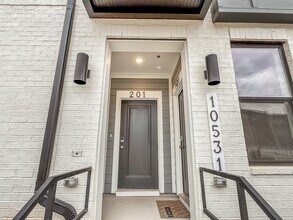 10531 Pleasant Branch Dr, Unit 201 in Raleigh, NC - Building Photo - Building Photo