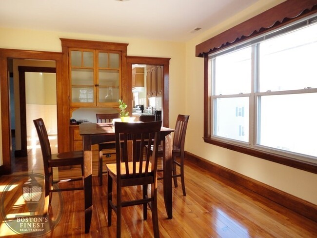 117 4th St, Unit 2 in Medford, MA - Building Photo - Building Photo