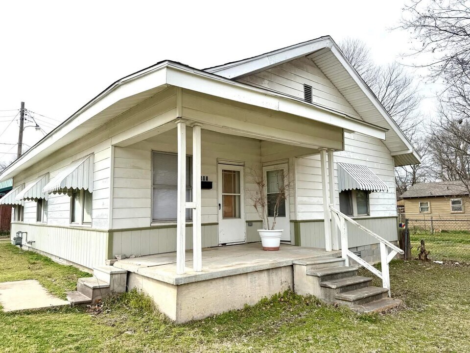 1501 N Washington St in Ardmore, OK - Building Photo