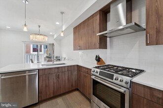 322 Fairmount Ave in Philadelphia, PA - Building Photo - Building Photo