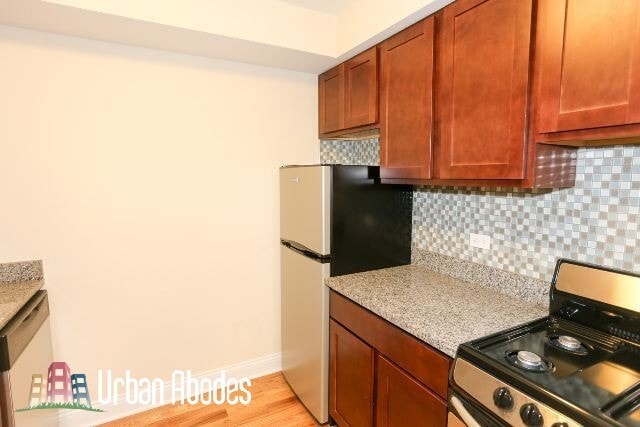 555 W Arlington Pl, Unit A04C in Chicago, IL - Building Photo - Building Photo