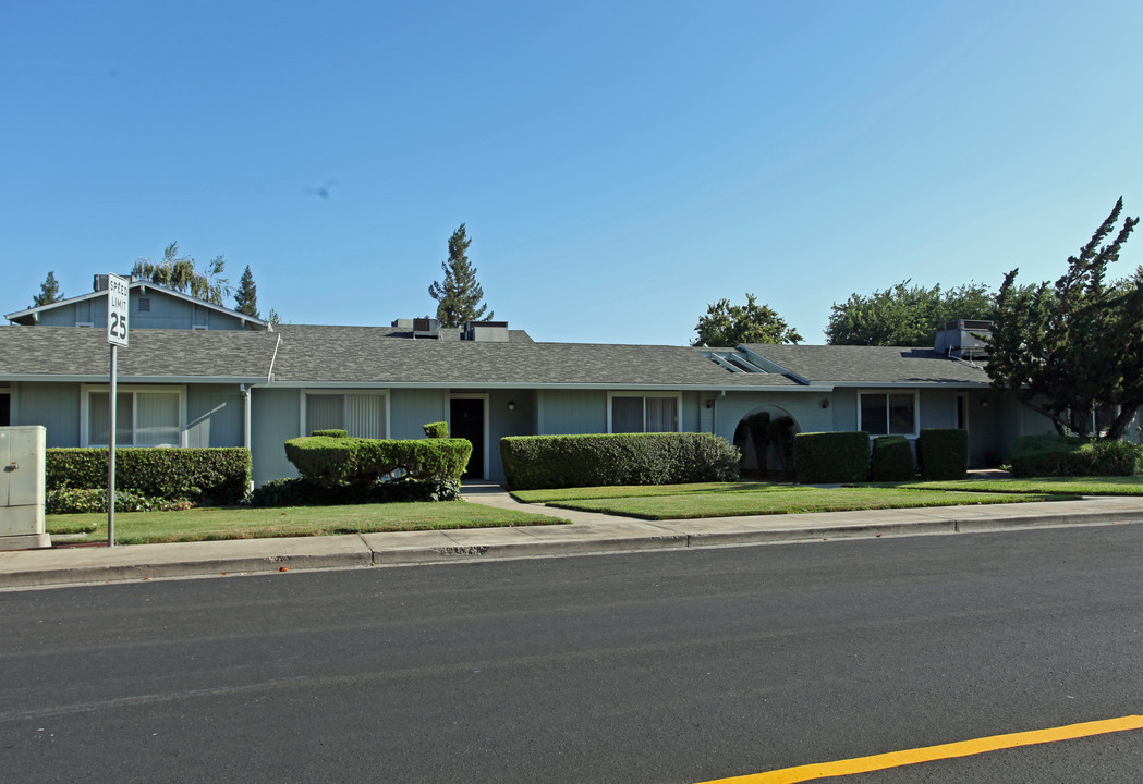 Creekside South Apartments in Lodi, CA - Building Photo