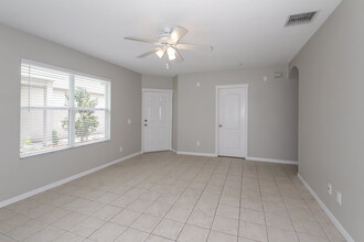 7738 Bristol Park Dr in Apollo Beach, FL - Building Photo - Building Photo