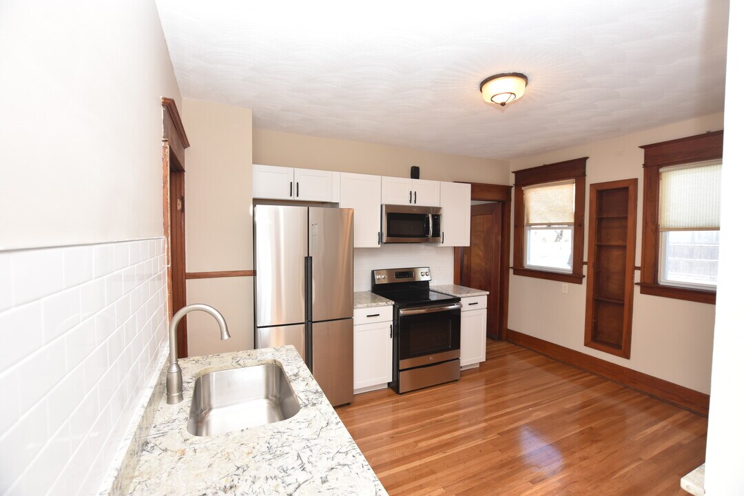 131 Melrose Ave S, Unit 2C in Utica, NY - Building Photo