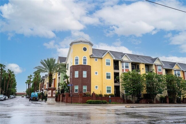 property at 1910 E Palm Ave