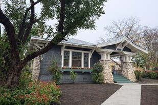 843 Rigsby Ave in San Antonio, TX - Building Photo