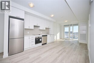 461 Green Rd in Hamilton, ON - Building Photo