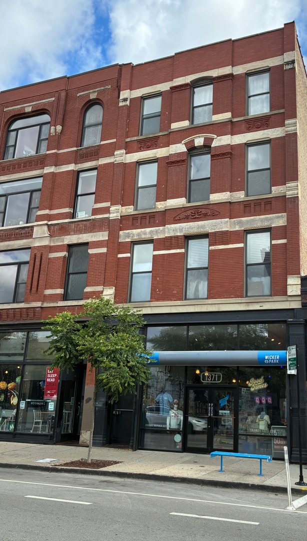 property at 1371 N Milwaukee Ave