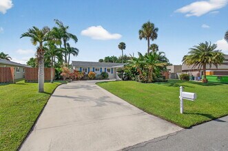 802 Mallard Dr in Delray Beach, FL - Building Photo - Building Photo